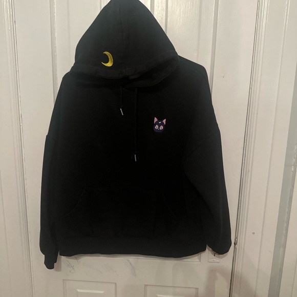 Large black hoodie embroidered with Luna and sailor moon crescent - Picture 2 of 3